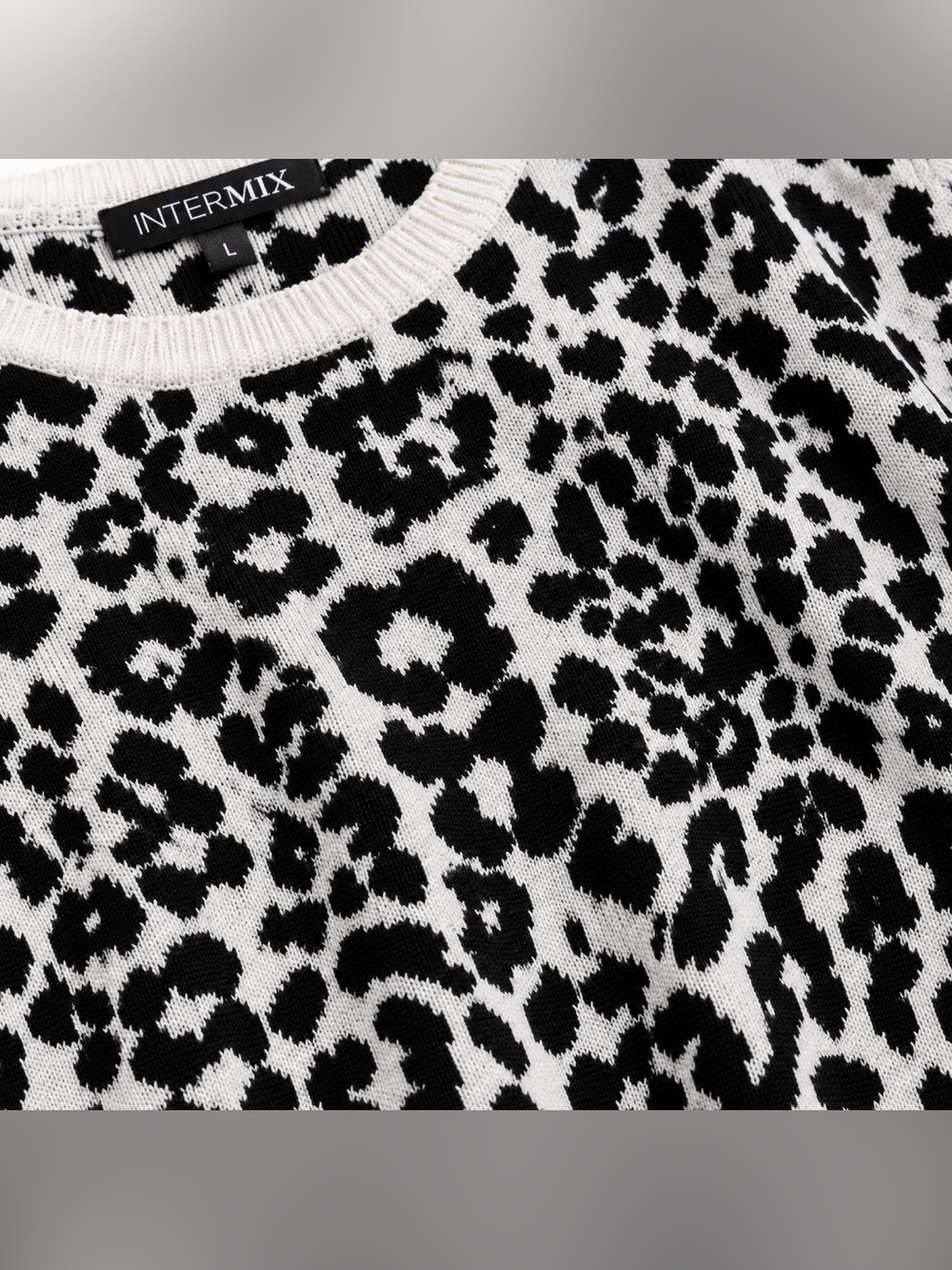 INTERMIX Animal Print Knit Sweater Large Black White Short Sleeve Luxe Pullover - Picture 4 of 7